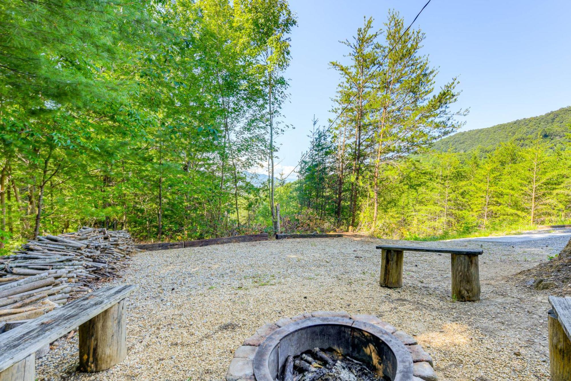 Bryson City Cabin Rental With Views And Hot Tub Exteriör bild
